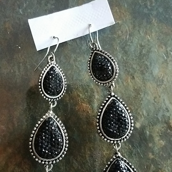 Earrings - Picture 2 of 8